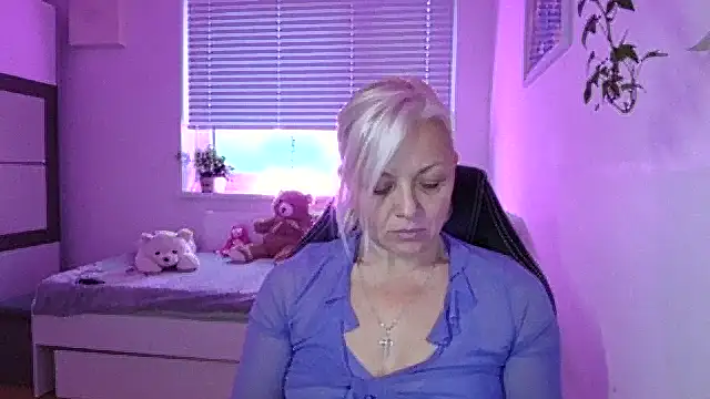 Snapshot of Linsy_Kim chatting on November 2025 06:46:01 AM Linsy Kim online show from November 2025 06:46:01 AM