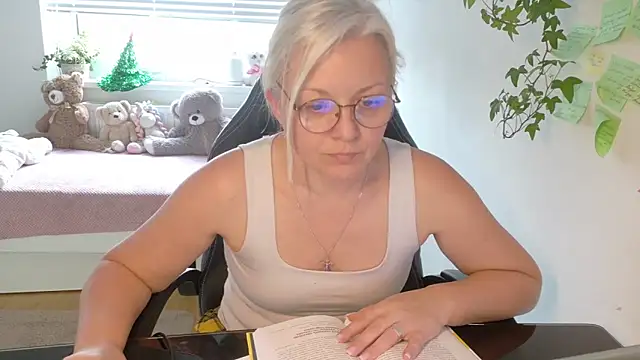 Snapshot of Linsy_Kim chatting on February 2026 02:35:01 PM Linsy Kim online show from February 2026 02:35:01 PM