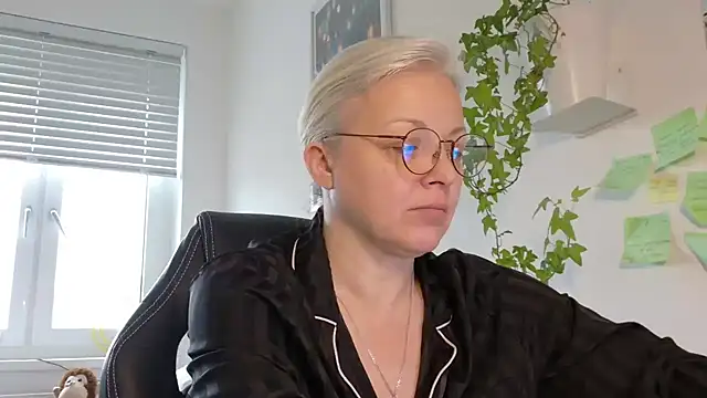 Snapshot of Linsy_Kim chatting on March 2026 08:38:01 AM Linsy Kim online show from March 2026 08:38:01 AM