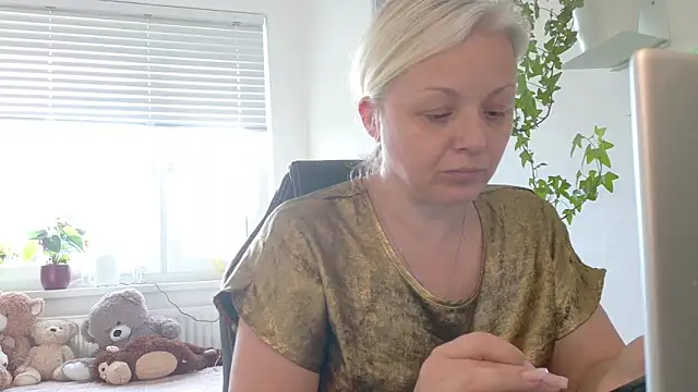 Snapshot of Linsy_Kim chatting on March 2026 02:57:01 PM Linsy Kim online show from March 2026 02:57:01 PM