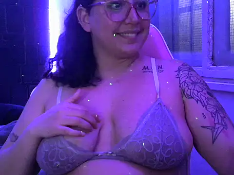 Snapshot of Sweet_yamii chatting on September 2025 11:43:01 PM Sweet yamii online show from September 2025 11:43:01 PM