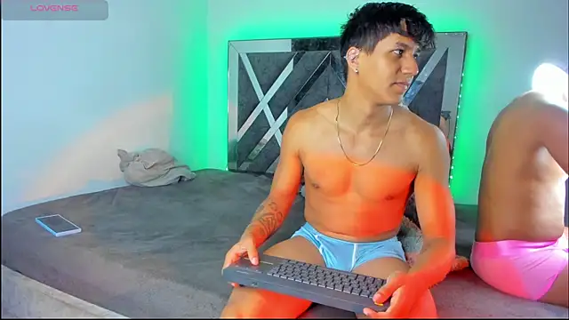 Robertmiller21 online show from April 2026 12:43:02 AM