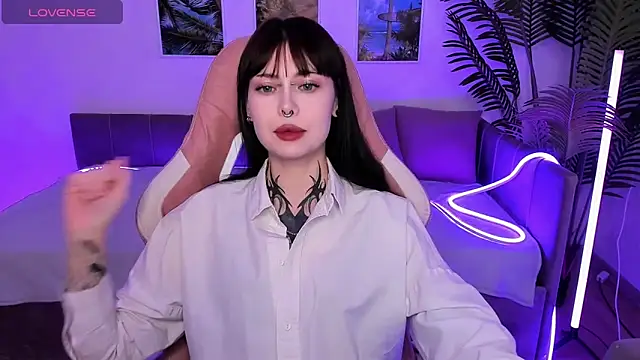 Morana Batt online show from October 2025 02:01:02 AM