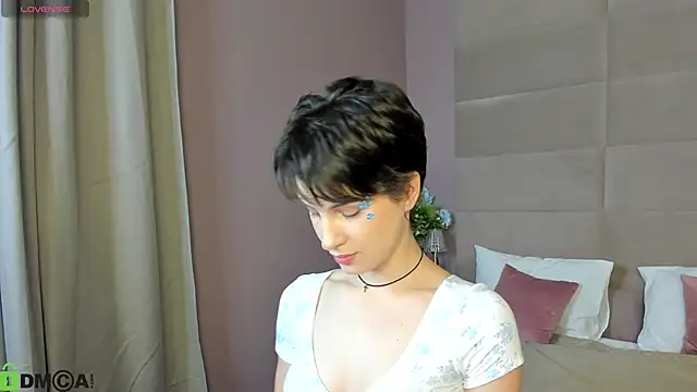 Adeline Perle online show from September 2025 01:06:02 AM