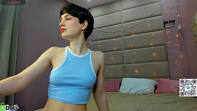 Adeline Perle online show from November 2025 01:16:01 AM