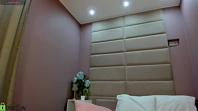 Adeline Perle online show from November 2025 01:17:02 AM