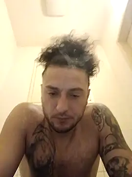 Snapshot of Woodern chatting on December 2025 10:38:02 PM Woodern online show from December 2025 10:38:02 PM