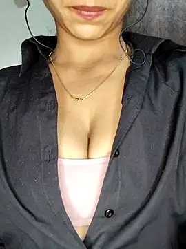 Savita2310 online show from December 2025 02:46:02 PM