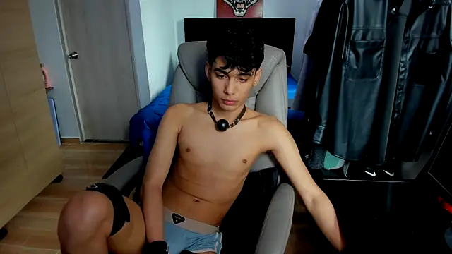 AliottTwink online show from July 2026 01:02:01 PM