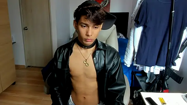 AliottTwink online show from July 2026 02:42:02 PM