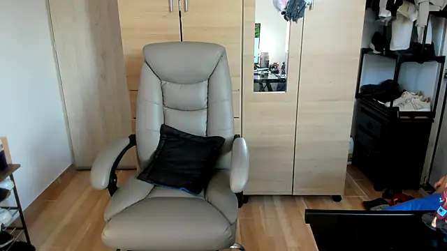 AliottTwink online show from July 2026 10:07:02 PM