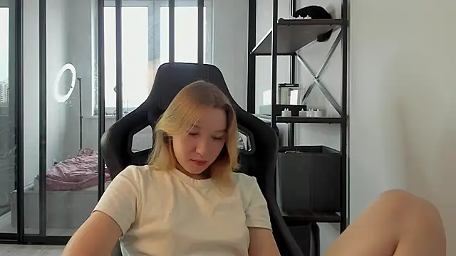 Agatha May online show from December 2025 06:19:02 AM