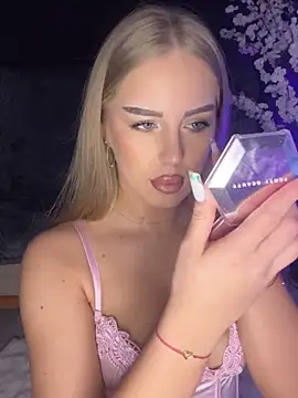 AubrieleRouj1 online show from March 2026 05:19:01 PM