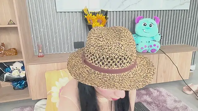 greciadom555 online show from October 2025 04:09:01 PM