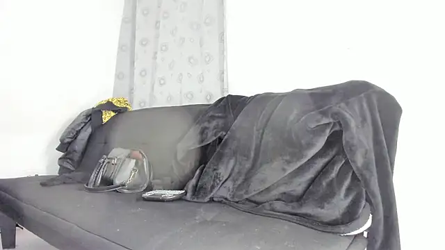 mila dash online show from November 2025 01:06:02 AM