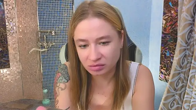 LeilaUv online show from September 2025 03:46:01 PM