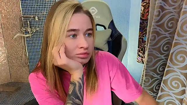 LeilaUv online show from October 2025 09:34:01 PM