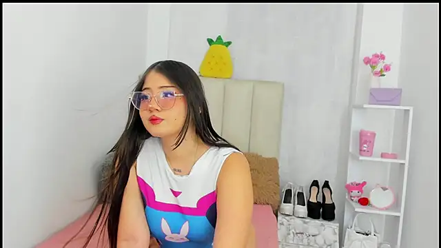 ImSofia222  online show from November 2025 05:28:02 AM