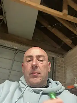 Richmcgee online show from March 2026 07:25:01 PM