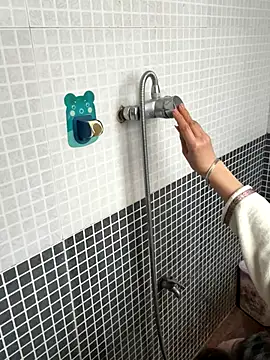 Snapshot of xiiuuff18 chatting on November 2025 11:26:01 PM xiiuuff18 online show from November 2025 11:26:01 PM