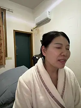 Snapshot of xiiuuff18 chatting on November 2025 12:42:01 PM xiiuuff18 online show from November 2025 12:42:01 PM