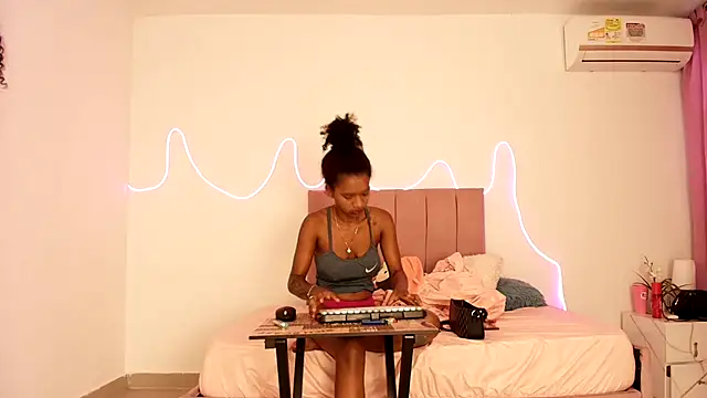 Valerin salazar online show from October 2025 01:23:02 PM