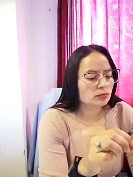 Daliz Leon online show from November 2025 08:12:01 PM