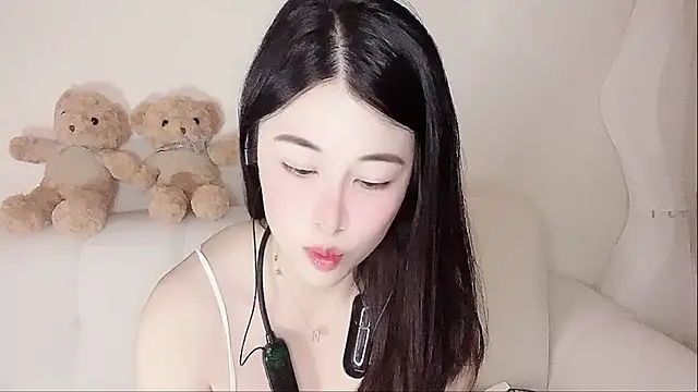 LuLu-Moon online show from September 2025 01:03:01 PM