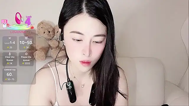LuLu-Moon online show from September 2025 09:18:01 PM