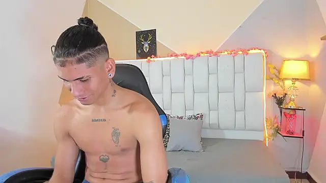 Snapshot of Adan_Oriol chatting on January 2026 03:56:02 AM Adan Oriol online show from January 2026 03:56:02 AM