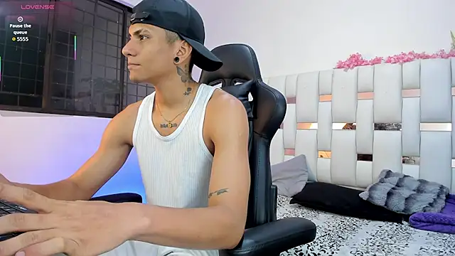 Snapshot of Adan_Oriol chatting on February 2026 04:24:02 AM Adan Oriol online show from February 2026 04:24:02 AM