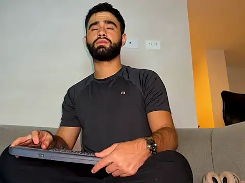 zack sullivan22 online show from February 2026 04:44:01 AM