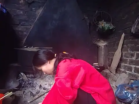 Snapshot of Ly-ny chatting on December 2025 06:28:01 AM Ly-ny online show from December 2025 06:28:01 AM