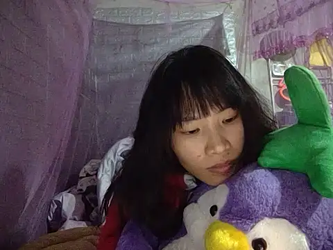 Snapshot of Ly-ny chatting on December 2025 01:29:02 PM Ly-ny online show from December 2025 01:29:02 PM