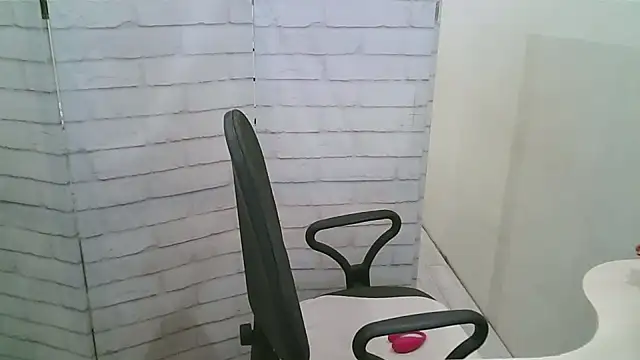 Helen xi  online show from December 2025 05:10:02 PM