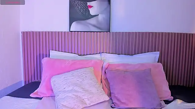 Alisha Olsen  online show from September 2025 04:47:01 AM