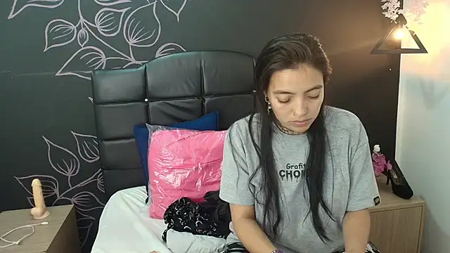 Snapshot of LiaMonroee_ chatting on December 2025 11:59:02 AM LiaMonroee online show from December 2025 11:59:02 AM