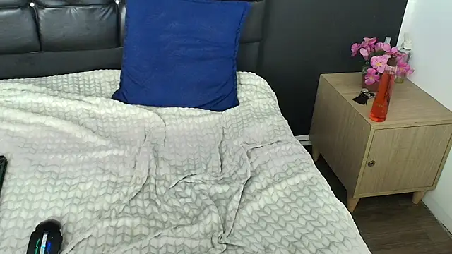 Snapshot of LiaMonroee_ chatting on January 2026 05:27:02 PM LiaMonroee online show from January 2026 05:27:02 PM