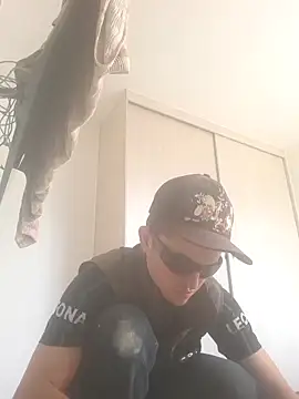 Loquendo2201 online show from October 2025 02:37:02 PM