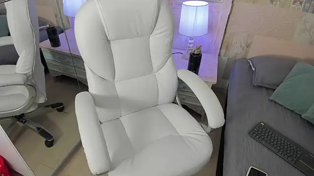 hillary chen online show from October 2025 03:08:01 AM