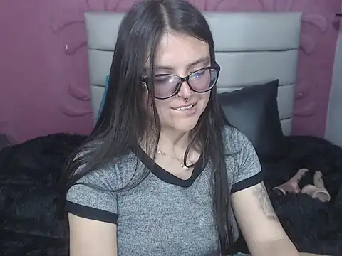 Snapshot of Cailing_Zu chatting on November 2025 07:52:02 PM Cailing Zu online show from November 2025 07:52:02 PM