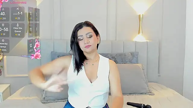 victoria bourne online show from November 2025 07:12:01 PM