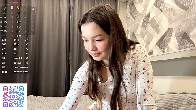 KiraVelvet online show from November 2025 12:15:02 PM