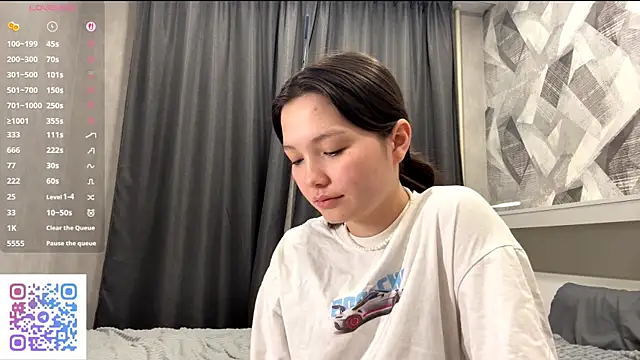 KiraVelvet online show from November 2025 12:37:01 PM