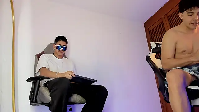 sotooliver3 online show from December 2025 09:54:02 PM