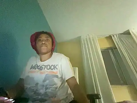 Snapshot of princesslivv chatting on December 2025 02:31:01 AM princesslivv online show from December 2025 02:31:01 AM