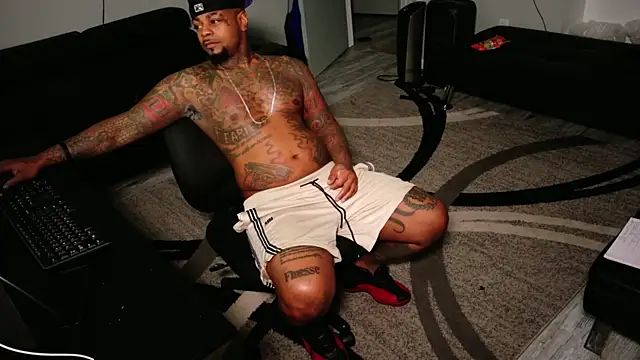 SLANGONDEMHOES online show from June 2026 12:00:02 PM