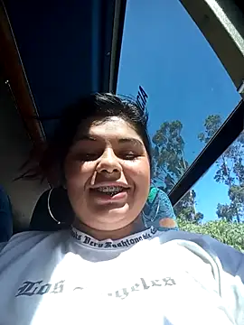 snow belle online show from November 2025 05:03:01 PM