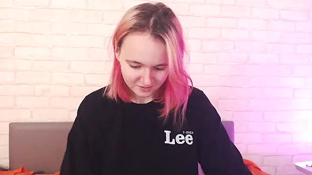 Snapshot of Ericha_Stone chatting on December 2025 08:01:02 AM Ericha Stone online show from December 2025 08:01:02 AM