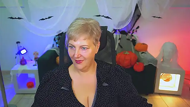 Snapshot of MaryMogan chatting on October 2025 04:37:02 AM MaryMogan online show from October 2025 04:37:02 AM